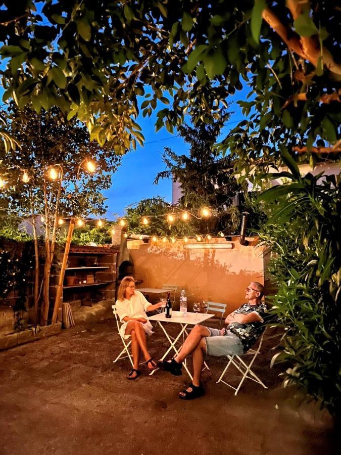Apartment Hostly - The Urban Garden House - 3 Bedrooms, Garden, Great Location! *