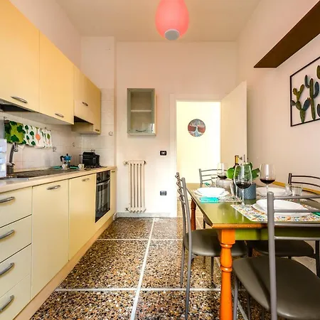 Hostly - The Urban Garden House - 3 Bedrooms, Garden, Great Location! Pisa Exterior photo